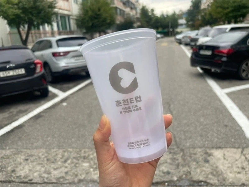 딸 대신 엄마가 카페 알바하는 만화_2.webp