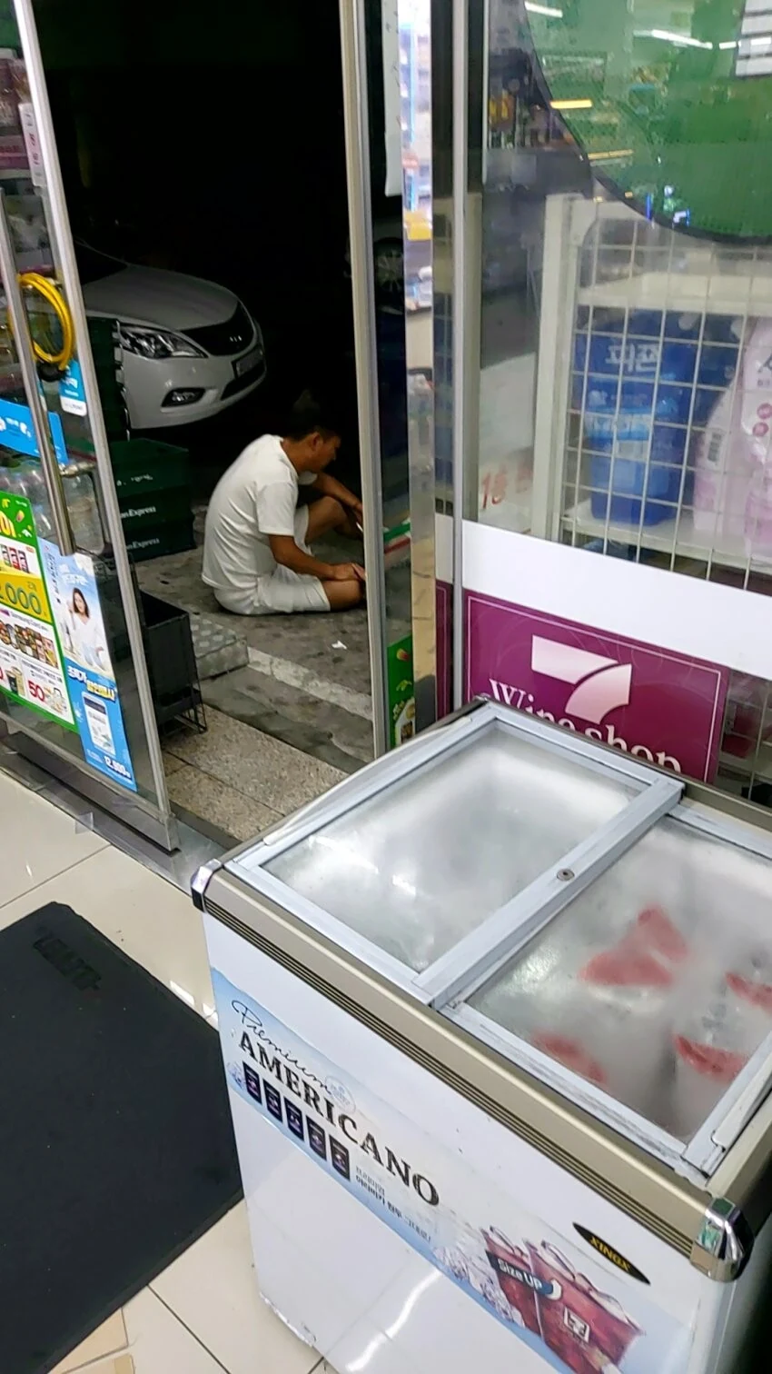 야간 편돌이 도망 가고 싶어졌다.