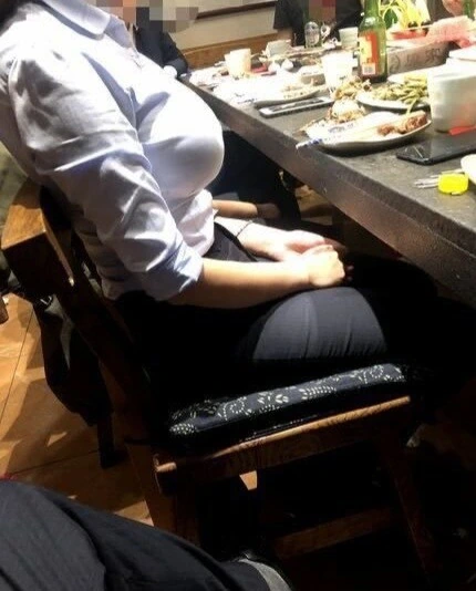 "역시 술자리엔 마키마같은 미인이 있어야 한다니까"
