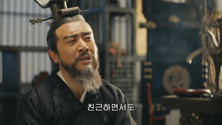 순욱:이상하다 전에는 저 얼굴이 유비였는데 왜 ㅅㅂ 하는 짓이 다르지 - 이미지 30