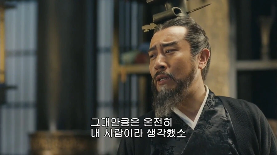 순욱:이상하다 전에는 저 얼굴이 유비였는데 왜 ㅅㅂ 하는 짓이 다르지 - 이미지 61